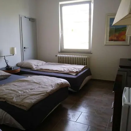Gastehaus Naher Porsche Fabrik Zimmer/room 22 * Stuttgart